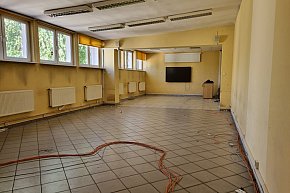 Puste pomieszczenia warsztatów ZST w Lesznie-10929