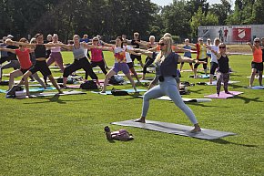 Joga na stadionie w Lesznie-10947