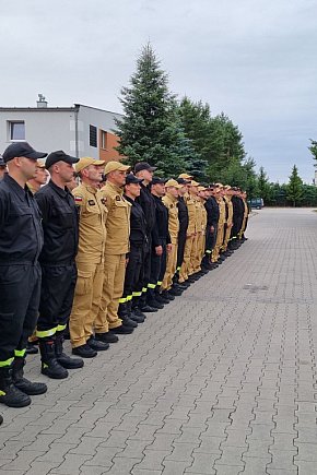 Strażacy wyjechali na tereny zagrożone powodziami-10954