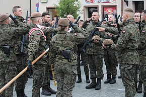 Przysięga WOT na Rynku w Rawiczu 2025-10968