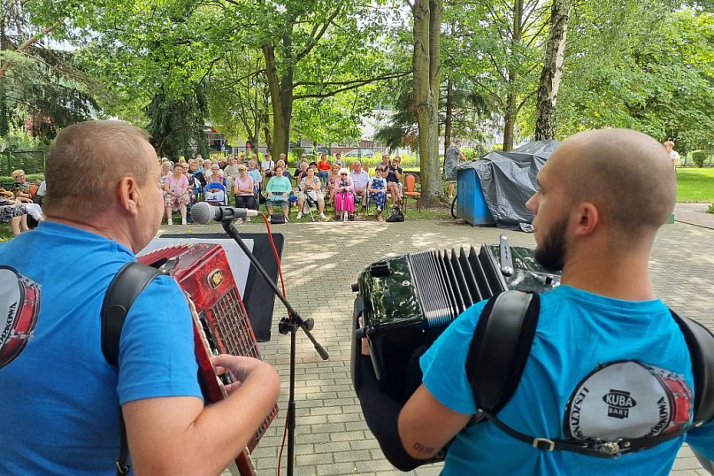 Leszczyńska Kapela Podwórkowa w Domu Seniora