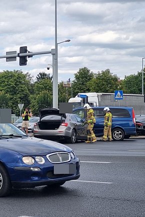 Zderzenie na Al. Konstytucji 3 Maja i Al. Jana Pawła II w Lesznie-11104