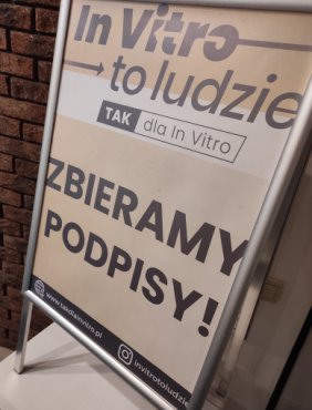 PO w Lesznie zbiera podpisy pod projektem ustawy "Tak dla in vitro" -56437
