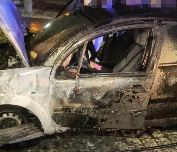 Na Alejach Jana Pawła II spalił się samochód. Doszło do zwarcia (zdjęcia)-57220