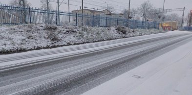 Jest zima, musi padać śnieg. Niebezpiecznie na ulicach i chodnikach (zdjęcia) -57230