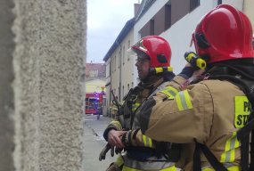 Gdy wybuchł pożar w mieszkaniu była jedna osoba (zdjęcia) -57250