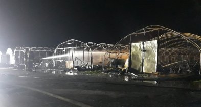 Wielki pożar w Czaczu. Spłonęły hale z towarem (zdjęcia)-65250