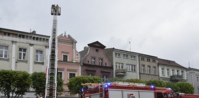 Kilka wozów strażackich zjechało na Rynek w Lesznie (zdjęcia)-65400