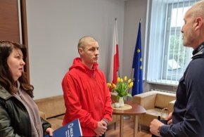 Komendant policji w Lesznie nagrodził 17-latka z Ukrainy -65480