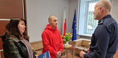 Komendat policji w Lesznie nagrodził 17-latka z Ukrainy -65480