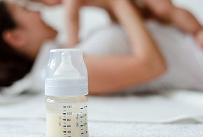 Groźna bakteria w mleku dla niemowląt. Nie podawaj dzieciom!-65846