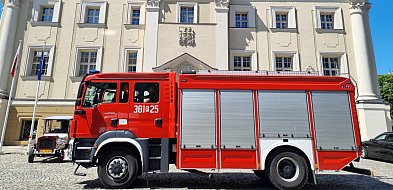 Cztery wozy strażackie pod ratuszem w Lesznie! (zdjęcia)-66055