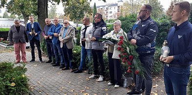 Rocznica śmierci Smoczyka. Kwiaty i znicze na grobach żużlowców (zdjęcia)-69408