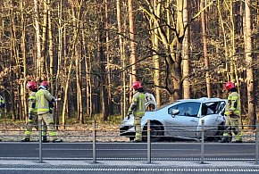 Pomiędzy Lesznem i Rydzyną dostawczak zderzył się z osobówką (zdjęcia)-73762