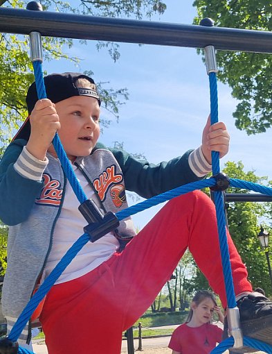 Rydzyna zaprasza na nowy plac zabaw. Ma dużo fajnych atrakcji (zdjęcia, film) -74863