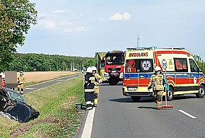 Dachowanie osobówki po zderzeniu z ciężarówką (zdjęcia) -74928