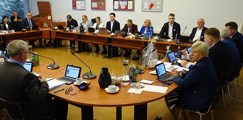Rok pracy radnych Leszna. Wybierzmy najaktywniejszą radną/radnego (ankieta) - 74923