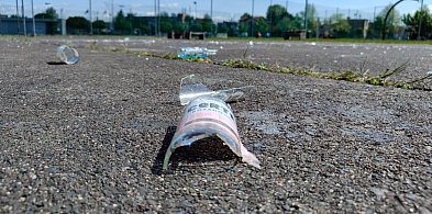 Bałagan przy Skateplazie w Lesznie. Nikt po sobie nie sprząta! (zdjęcia)-74953