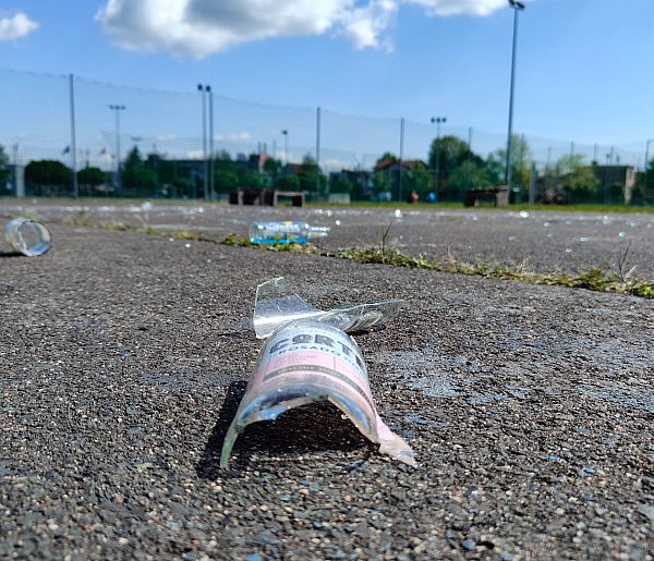 Bałagan przy Skateplazie w Lesznie. Nikt po sobie nie sprząta! (zdjęcia)-74953