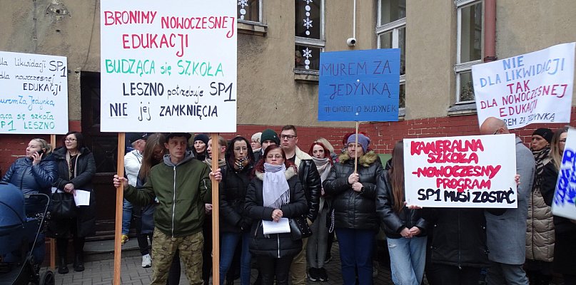 Likwidacja SP nr 1 w Lesznie. Będą mediacje rodziców z prezydentem  - 75028