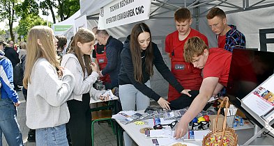 Dzień Zawodowca znów bardzo atrakcyjny dla młodzieży (zdjęcia, film) -75430