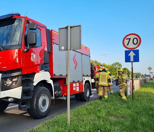 Zderzenie osobówek na Alei Konstytucji 3 Maja w Lesznie (zdjęcia)-75642