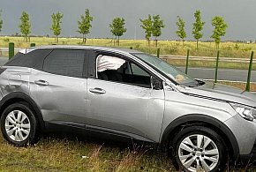 Osobówka uderzyła w ciężarówkę. Jedna osoba trafiła do szpitala (zdjęcia)-75789