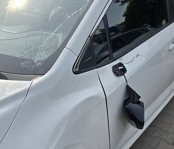Kierujący elektrycznymi hulajnogami zagrażają innym. Mamy dowody! (zdjęcia)-75834