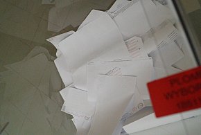 Pomylone głosy w komisjach wyborczych. PKW zajmie się nieprawidłowościami-75884