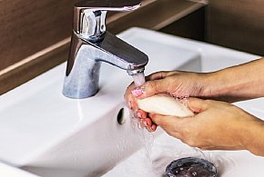 Przerwy w dostawach ciepłej wody w Lesznie. Podajemy terminy-75894