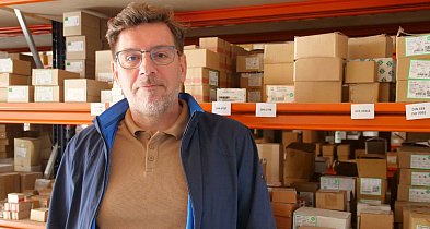 Na magazynach mają tego miliony, ale... Nie dzielą ludzi na ważnych i mniej ważnyc-75934