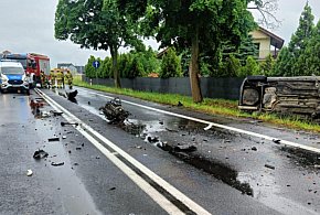 Zderzenie opla z tirem. Auto dachowało. Jedna osoba w szpitalu (zdjęcia)-76085