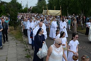 Nie wszyscy o tym wiedzą. Czy udział w procesji Bożego Ciała to obowiązek?-76135