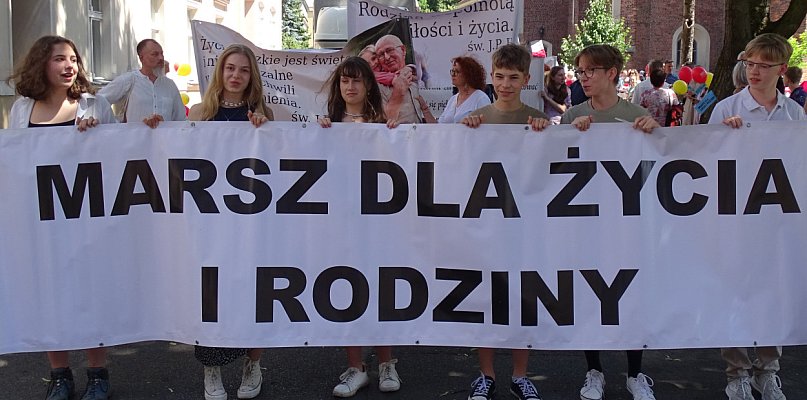 W niedzielę w Lesznie Marsz dla Życia i Rodziny oraz festyn i koncert  - 76201