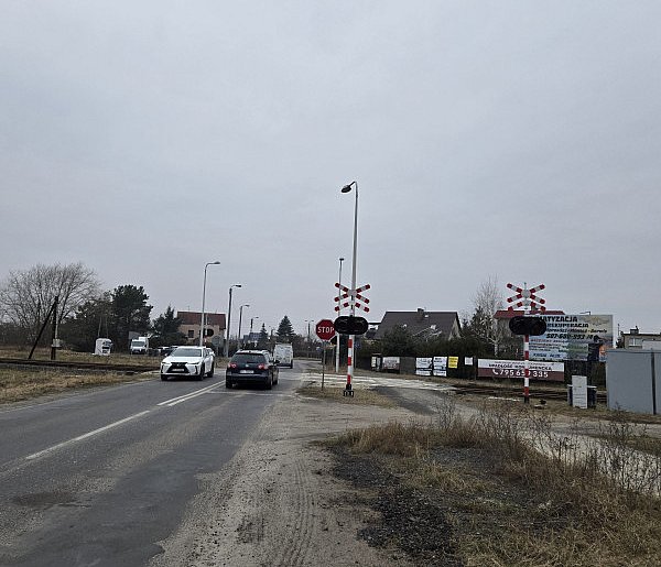 Usunięto znaki STOP z 5 przejazdów kolejowych w Lesznie. Dlaczego?-76272