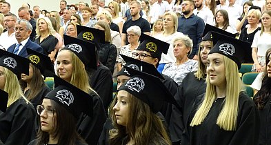 Nowi licencjaci i magistrowie WSH w Lesznie (zdjęcia)-76400