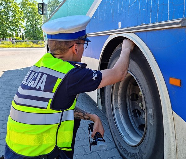 Dwa wakacyjne autokary wykluczone z jazdy! -76483