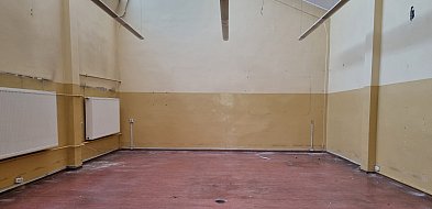 Z warsztatów ZST wynoszą sprzęt i meble. Za chwilę się zacznie... (zdjęcia)-76532
