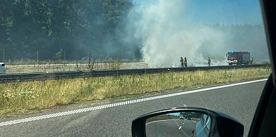 Pożar w rowie przy S5. Na miejscu są strażacy -76538
