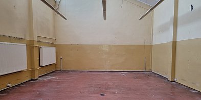 Z warsztatów ZST wynoszą sprzęt i meble (zdjęcia) -76532