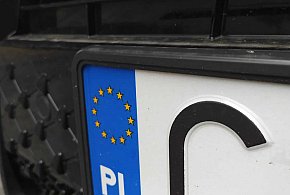 Rejestracja auta przez internet i koniec z przynoszeniem tablic. Rząd przyjął...-76601