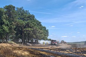 Rolnicy wsparli strażaków w gaszeniu pożaru (zdjęcia) -76620