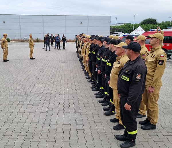 Strażacy z Wielkopolski jadą w miejsca zagrożone powodziami (zdjęcia, filmy)  -76690