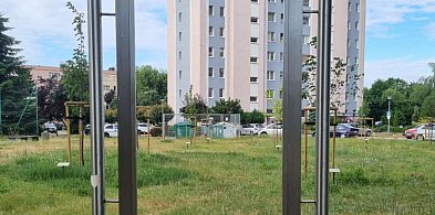 Ostał się tylko stelaż. A tablica gdzie jest? -76736
