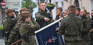 Wojskowa przysięga na Rynku w Rawiczu. W piątek próba, w sobotę...(zdjęcia)-76774