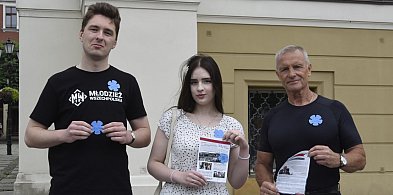 Kwiaty Wołynia na Rynku w Lesznie. W 82. rocznicę mordu na Polakach-76773