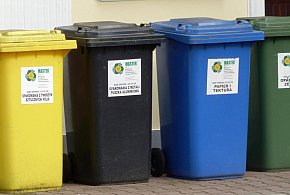 Koniec z darmowymi workami na śmieci. Tak zmieniają się zasady w gminach-76821