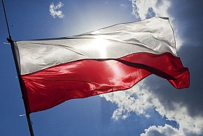 Flaga i hymn na nowo? Rząd chce korekty przepisów dot. symboli narodowych-76865