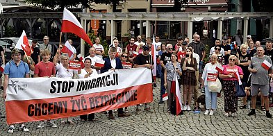 Antyimigrancka pikieta także w Lesznie (zdjęcia)-76971