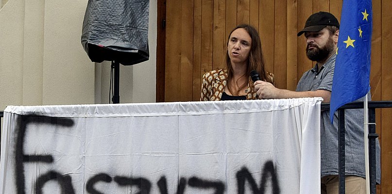 Kontrpikieta na Rynku w Lesznie. Zarzucił Konfederacji faszyzm (zdjęcia) - 76974